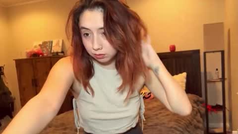 Snapshot of stara_dreams chatting on March 30, 3:18 am Stara Winters online show from March 30, 3:18 am