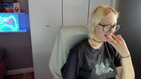 Snapshot of starelli chatting on May 19, 1:56 am Kate online show from May 19, 1:56 am