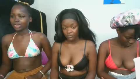 lia online show from November 30, 6:12 pm