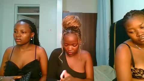 lia online show from May 7, 10:04 pm