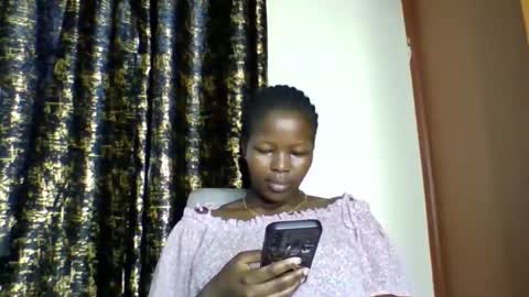 Snapshot of staria_luxe chatting on October 3, 9:06 am staria_luxe online show from October 3, 9:06 am