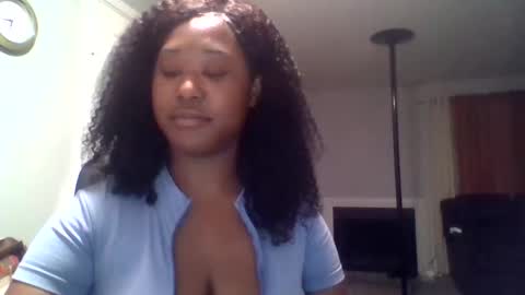 Snapshot of starlebomb chatting on March 25, 1:33 am starlebomb online show from March 25, 1:33 am