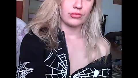 Snapshot of starlesseyes chatting on November 5, 12:27 pm starlesseyes online show from November 5, 12:27 pm