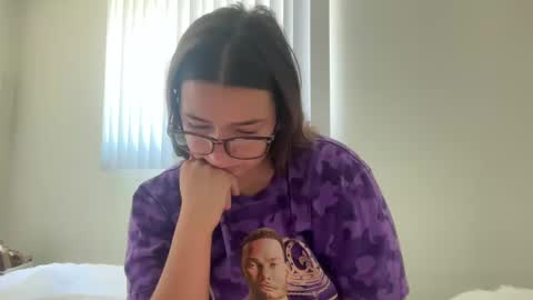 starqueenieee online show from October 8, 5:21 pm