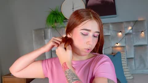 Snapshot of starrmoon__ chatting on April 7, 3:29 am M O O N online show from April 7, 3:29 am