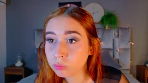 Snapshot of starrmoon__ chatting on April 22, 2:58 am M O O N online show from April 22, 2:58 am