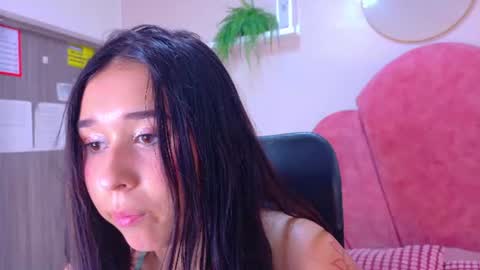 Snapshot of starrmoon__ chatting on June 25, 2:55 am M O O N online show from June 25, 2:55 am