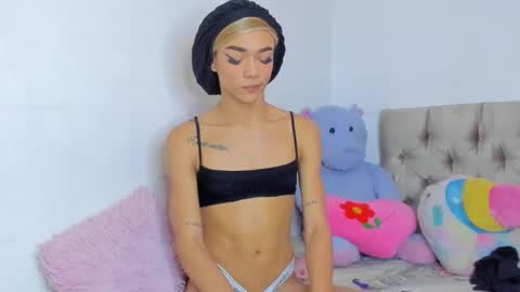 stassiebell online show from December 7, 6:37 pm