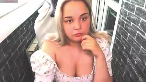 Snapshot of stasya_sunshine chatting on June 25, 2:44 am stasya_sunshine online show from June 25, 2:44 am