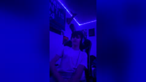 Snapshot of stealthy887952 chatting on August 4, 7:55 am stealthy887952 online show from August 4, 7:55 am