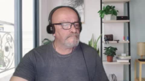 Snapshot of steelydan4ever chatting on September 17, 5:53 am Steely Dan online show from September 17, 5:53 am