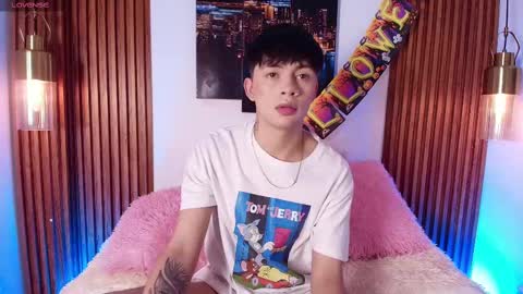 Snapshot of steev_novoa chatting on October 22, 9:36 pm Steev online show from October 22, 9:36 pm