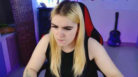 stef_nicks online show from September 20, 9:32 am