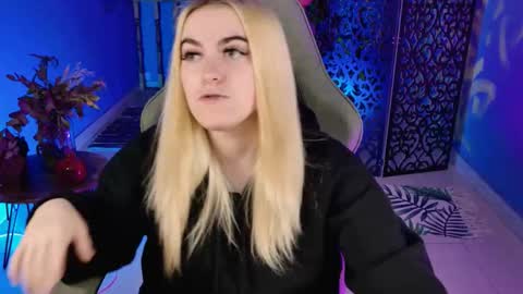 stef_nicks online show from September 29, 5:23 am