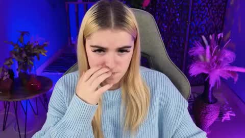 stef_nicks online show from September 30, 9:03 am