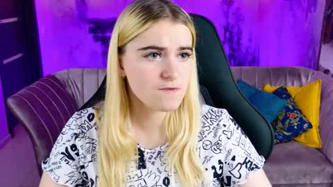 stef_nicks online show from October 22, 9:09 am