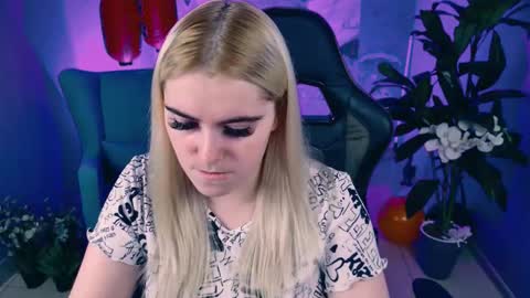 stef_nicks online show from November 6, 9:10 am