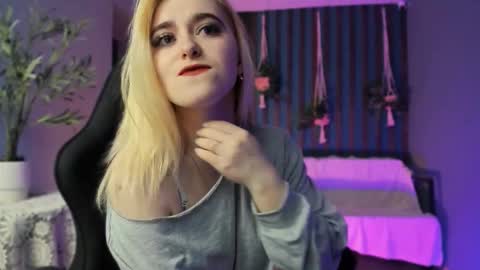 stef_nicks online show from March 13, 9:05 am