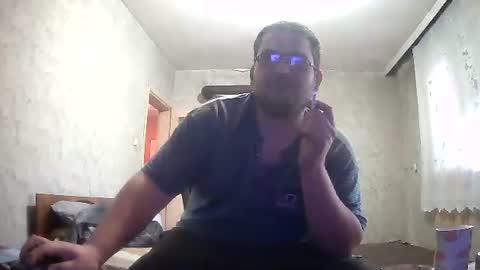 Snapshot of stefan90pt chatting on December 7, 9:50 am Stefan online show from December 7, 9:50 am