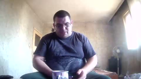 Snapshot of stefan90pt chatting on September 9, 9:42 am Stefan online show from September 9, 9:42 am