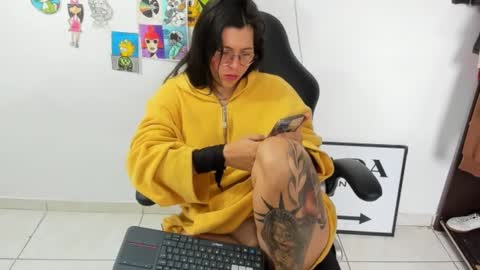 julieth-cancer online show from February 19, 4:33 pm