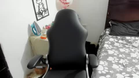 julieth-cancer online show from July 11, 4:32 pm