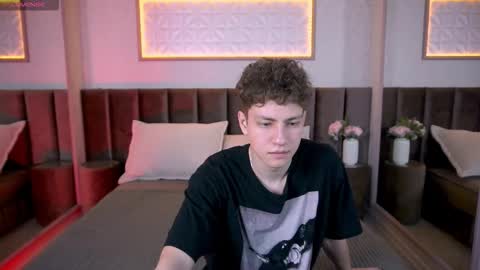 Esrefan online show from February 11, 7:30 pm