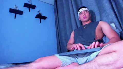 Snapshot of stefann_salvatore chatting on January 29, 9:01 am Stefann Salvatore online show from January 29, 9:01 am