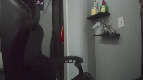 Snapshot of stefann_salvatore chatting on November 30, 5:50 pm Stefann Salvatore online show from November 30, 5:50 pm