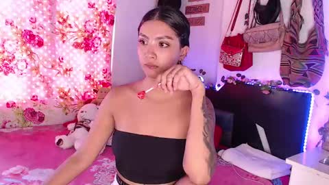 Im MiaIts my first day here  online show from December 11, 6:09 pm