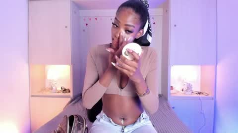 stefannyevans_ online show from May 20, 12:44 pm