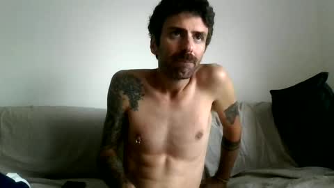 Snapshot of stefanotosos chatting on September 30, 7:46 am tosos online show from September 30, 7:46 am