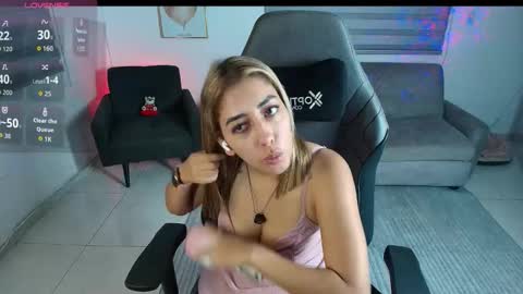 Snapshot of stefany_07 chatting on February 9, 3:43 am Mari online show from February 9, 3:43 am