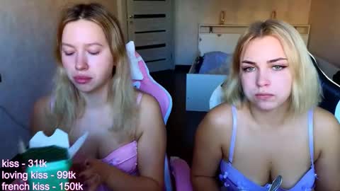 Snapshot of stefany_and_bettany chatting on September 29, 2:00 pm stefany_and_bettany online show from September 29, 2:00 pm