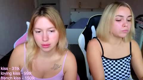 Snapshot of stefany_and_bettany chatting on October 4, 1:09 pm stefany_and_bettany online show from October 4, 1:09 pm