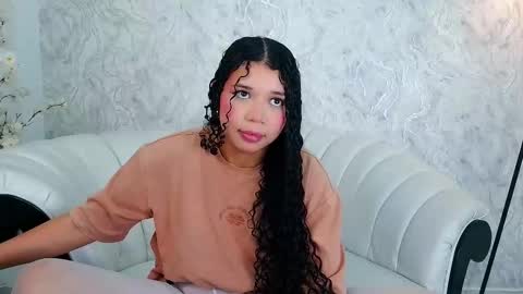 Stefany Gomez  online show from December 14, 7:40 pm