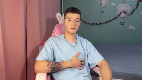 Snapshot of stefikit chatting on October 28, 4:09 pm Stefi and Akin online show from October 28, 4:09 pm