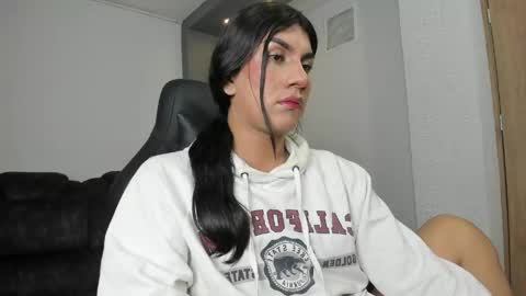 Stefany Bratz online show from May 6, 4:19 am
