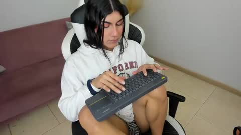 Stefany Bratz online show from May 18, 4:07 am