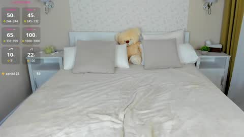 Snapshot of stella_leee chatting on April 30, 12:39 am Stella Leee online show from April 30, 12:39 am