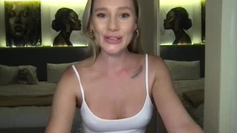 Stella online show from September 18, 1:57 pm