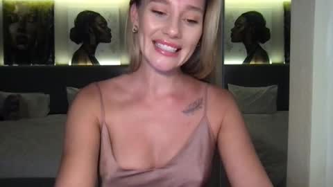 Stella online show from October 8, 1:20 pm