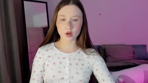 Snapshot of stella_sunny chatting on January 6, 4:36 am stella_sunny online show from January 6, 4:36 am