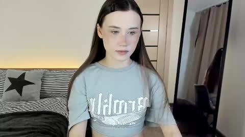 Snapshot of stella_sunny chatting on March 3, 5:19 pm stella_sunny online show from March 3, 5:19 pm