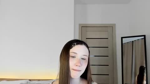 Snapshot of stella_sunny chatting on March 11, 1:22 am stella_sunny online show from March 11, 1:22 am