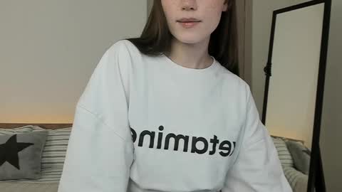 Snapshot of stella_sunny chatting on April 9, 8:09 am stella_sunny online show from April 9, 8:09 am