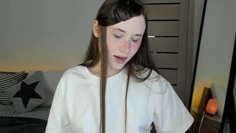 Snapshot of stella_sunny chatting on May 15, 1:34 am stella_sunny online show from May 15, 1:34 am