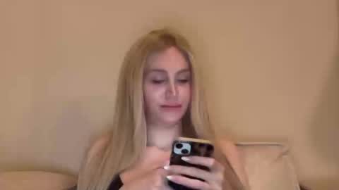 Stella Bella online show from October 1, 1:11 am