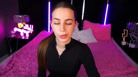 stellahoneywell online show from October 16, 6:58 am