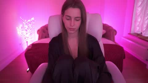 stellahoneywell online show from February 6, 7:56 am